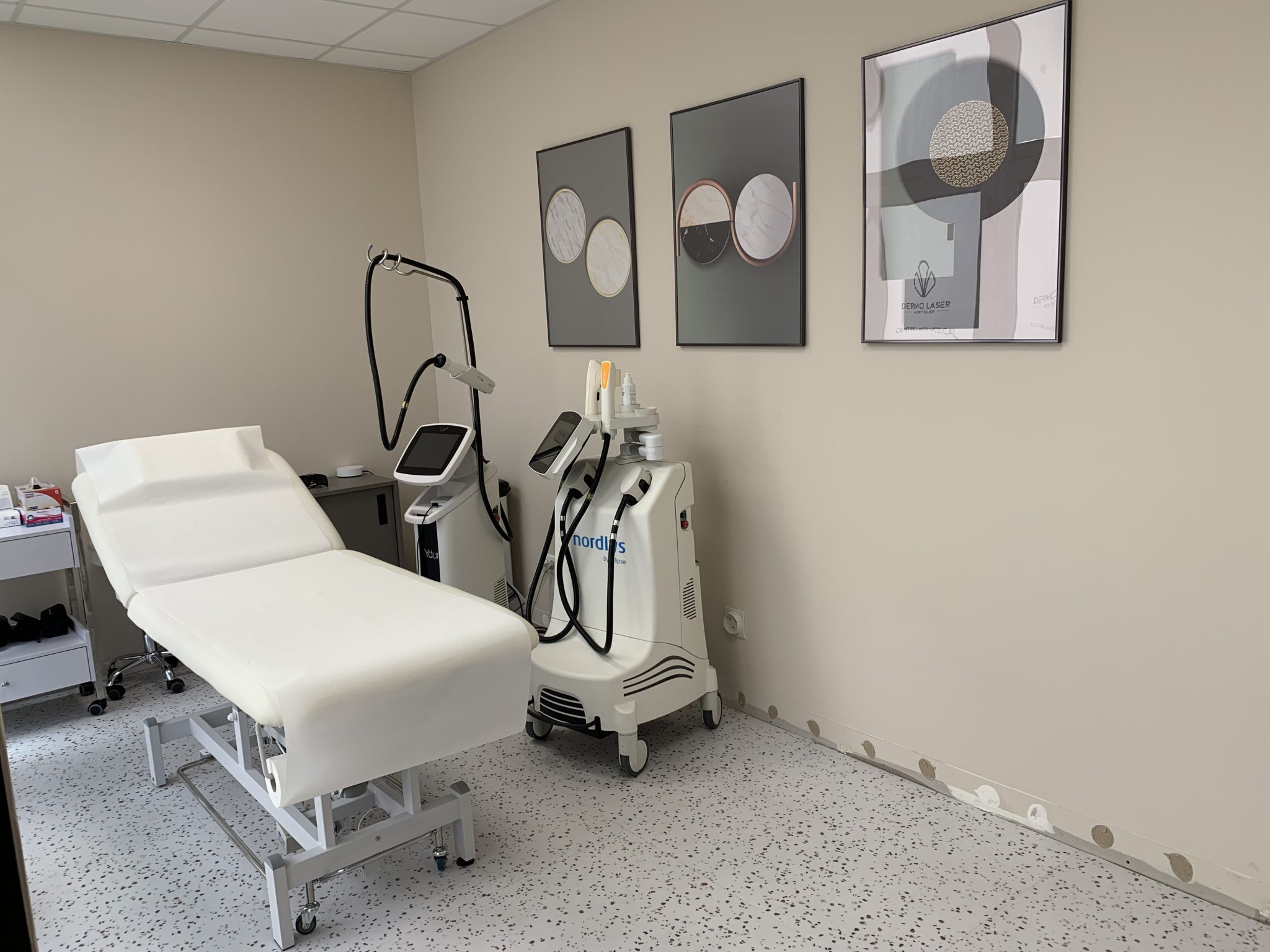 Salle de soin équipée du centre Dermo Laser Montpellier